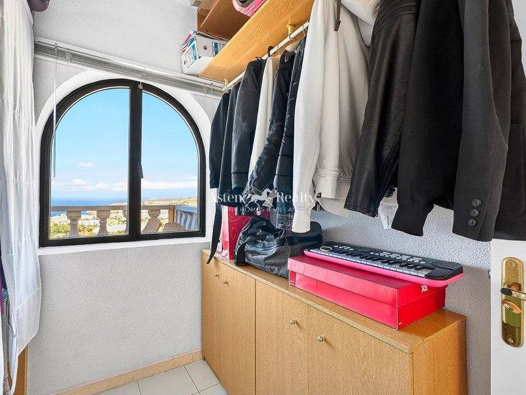 Villa for Sale in San Eugenio Alto, Tenerife 21