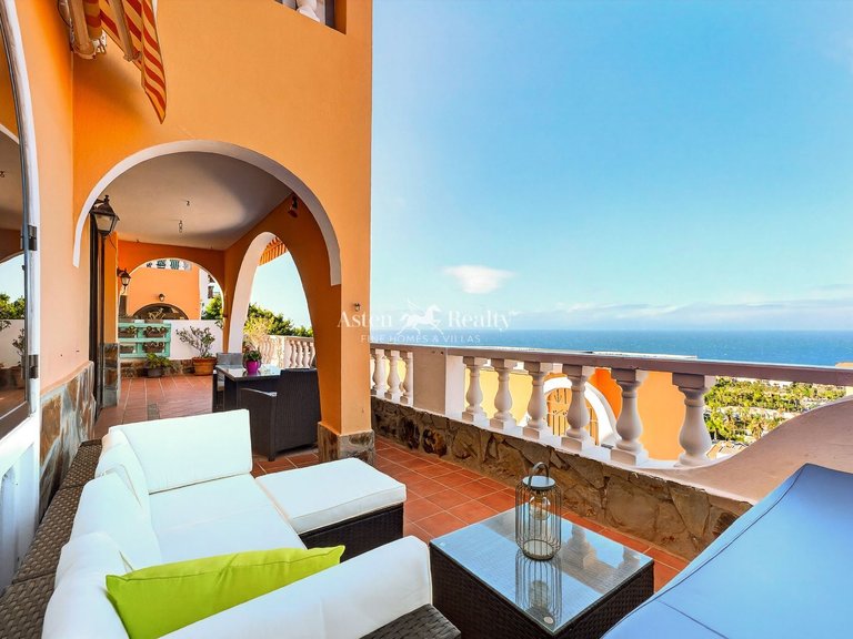 Villa for Sale in San Eugenio Alto, Tenerife 2