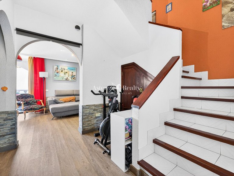 Villa for Sale in San Eugenio Alto, Tenerife 14