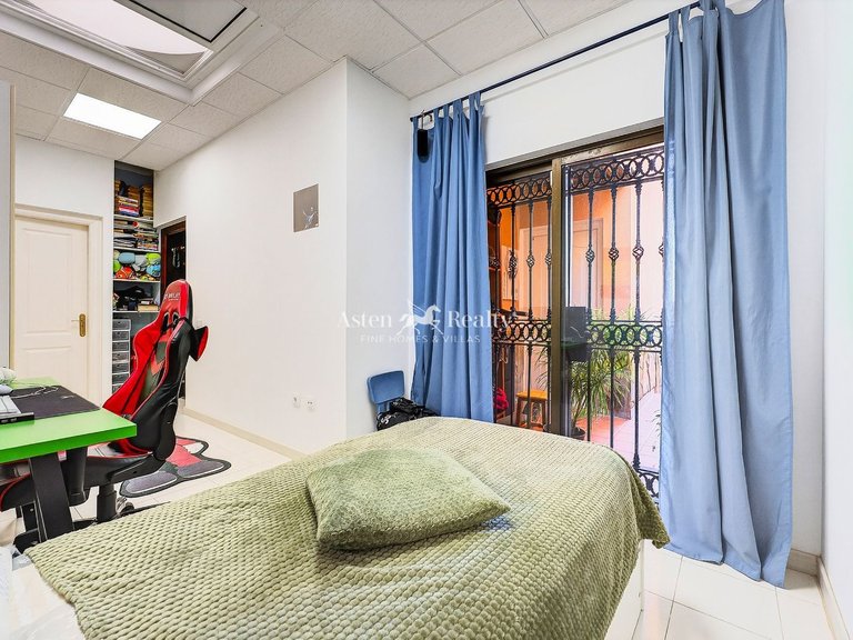 Villa for Sale in San Eugenio Alto, Tenerife 12