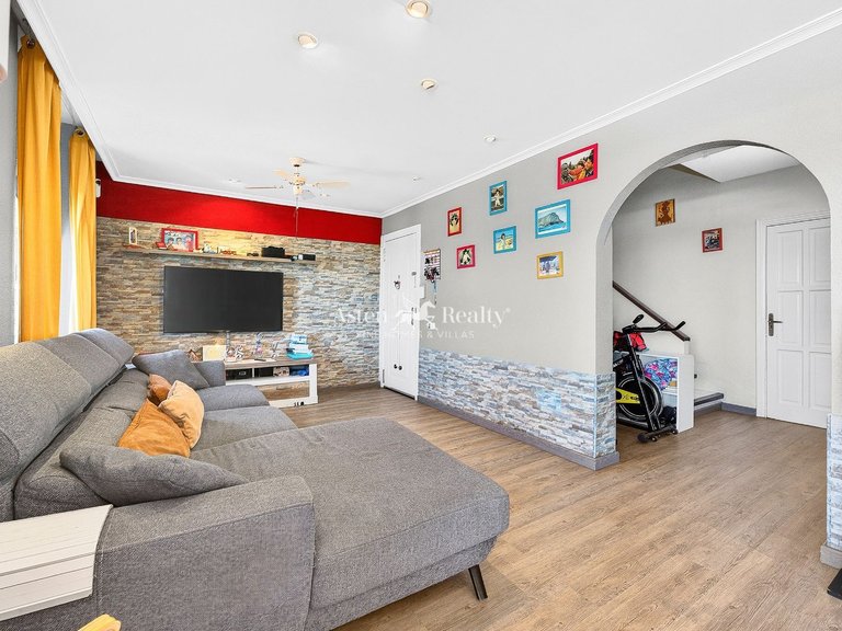 Villa for Sale in San Eugenio Alto, Tenerife 6