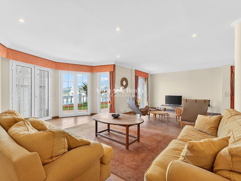 Villa for Sale in San Eugenio Bajo, Tenerife 12