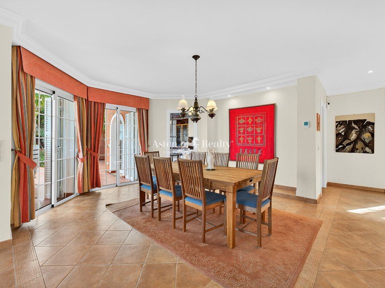 Villa for Sale in San Eugenio Bajo, Tenerife 15