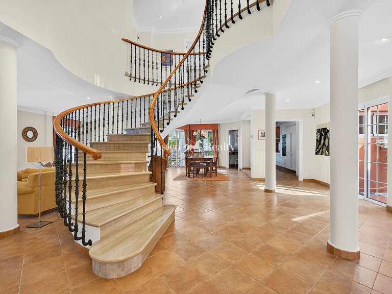 Villa for Sale in San Eugenio Bajo, Tenerife 14