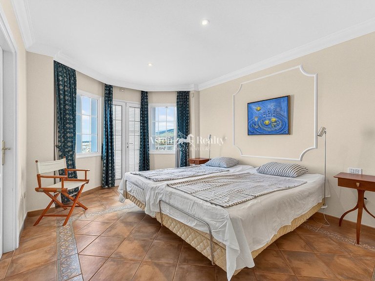 Villa for Sale in San Eugenio Bajo, Tenerife 23