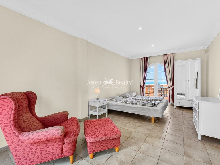 Villa for Sale in San Eugenio Bajo, Tenerife 26