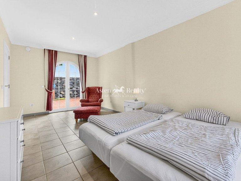 Villa for Sale in San Eugenio Bajo, Tenerife 27