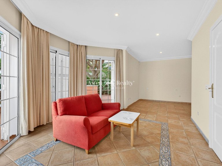 Villa for Sale in San Eugenio Bajo, Tenerife 33
