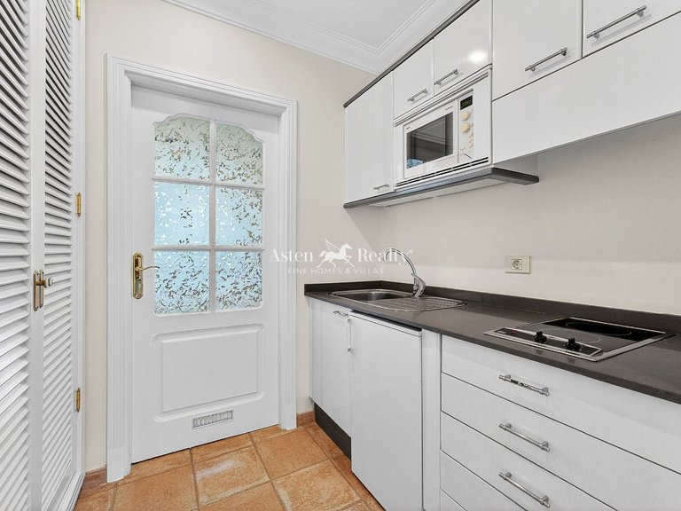 Villa for Sale in San Eugenio Bajo, Tenerife 34