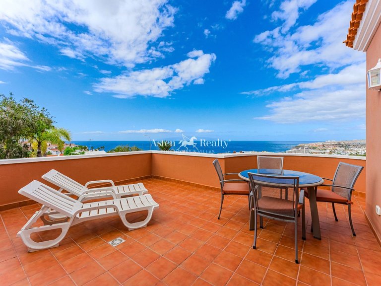 Villa for Sale in San Eugenio Bajo, Tenerife 37