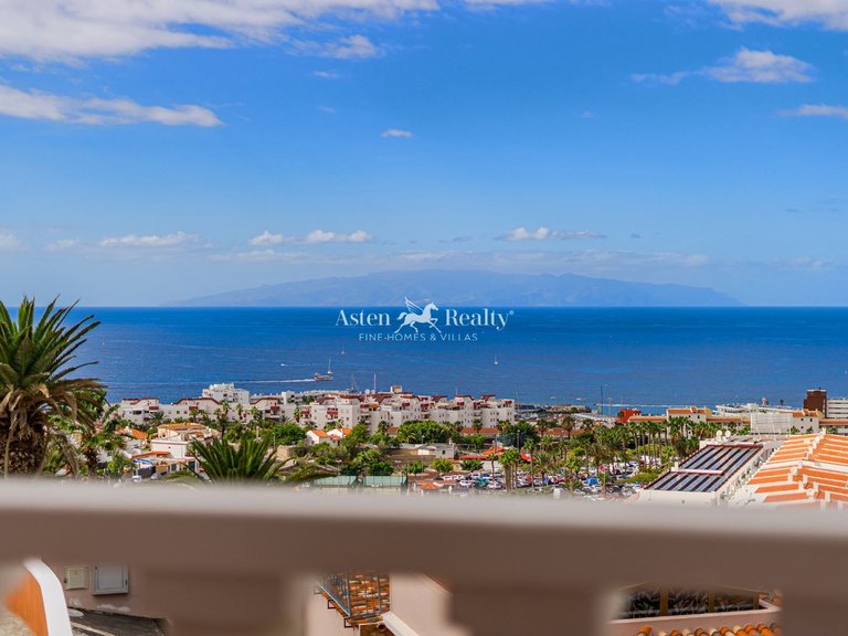 Villa for Sale in San Eugenio Bajo, Tenerife 40