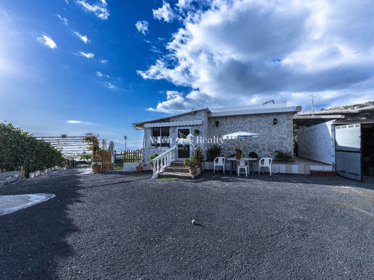 Villa for Sale in Guia De Isora, Tenerife 1