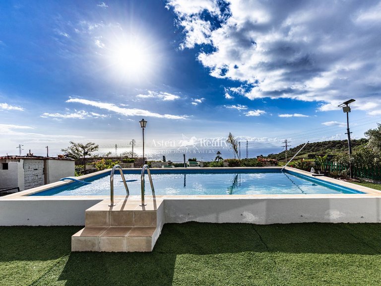 Villa for Sale in Guia De Isora, Tenerife 5