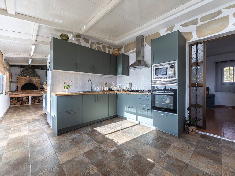 Villa for Sale in Guia De Isora, Tenerife 6