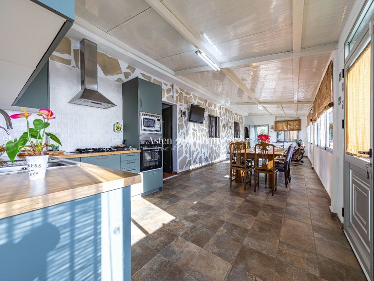 Villa for Sale in Guia De Isora, Tenerife 8