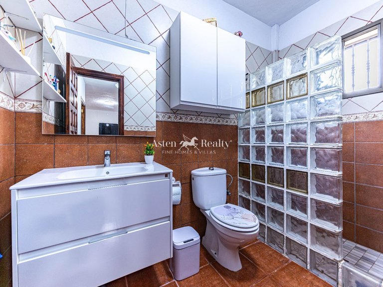 Villa for Sale in Guia De Isora, Tenerife 18