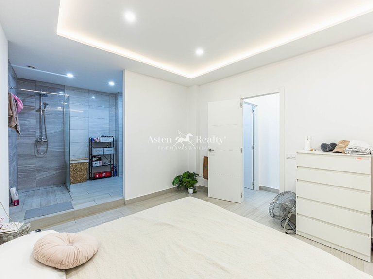 Apartment for Sale in Playa De Los Cristianos, Tenerife 21