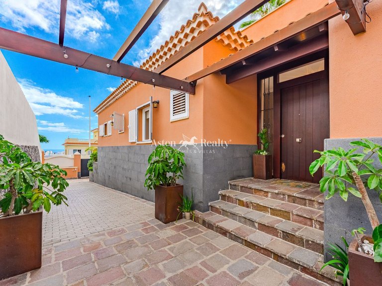 Villa for Sale in Torviscas Alto, Tenerife 3