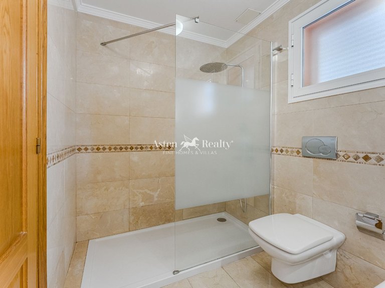 Villa for Sale in Torviscas Alto, Tenerife 28