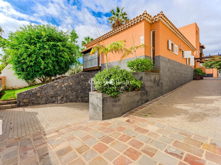 Villa for Sale in Torviscas Alto, Tenerife 2
