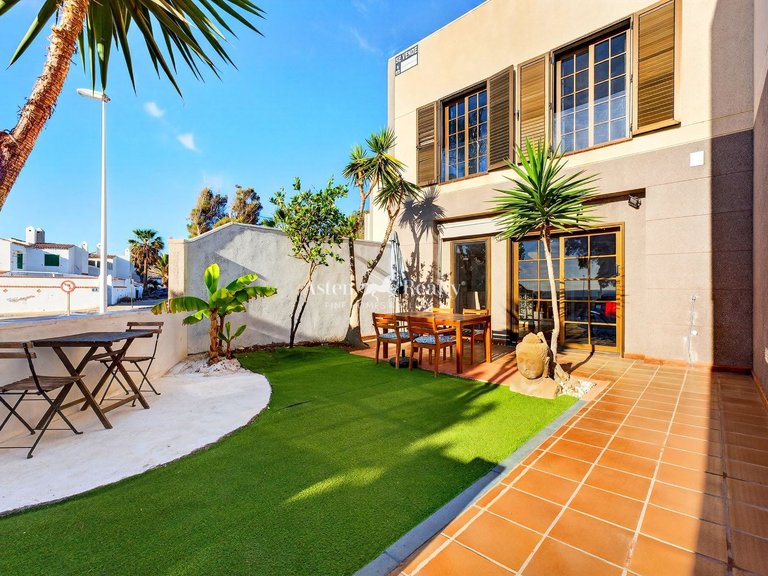 Town House for Sale in El Medano, Tenerife 1