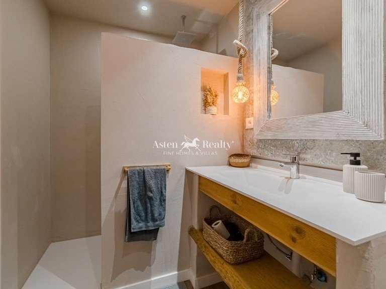 Villa for Sale in Chayofa, Tenerife 13