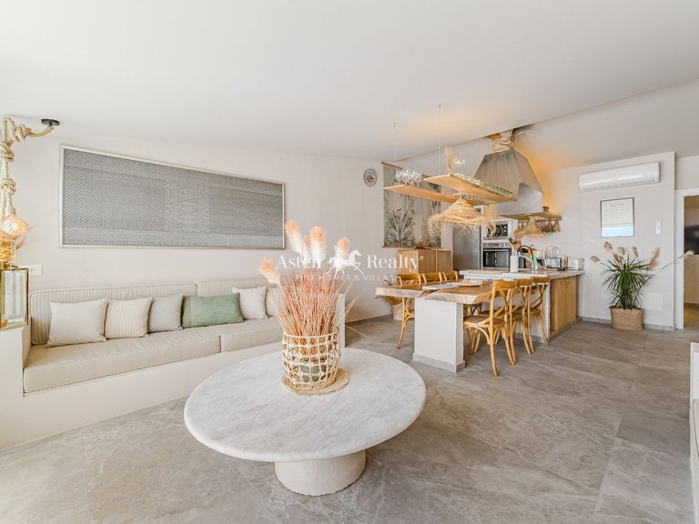 Villa for Sale in Chayofa, Tenerife 28