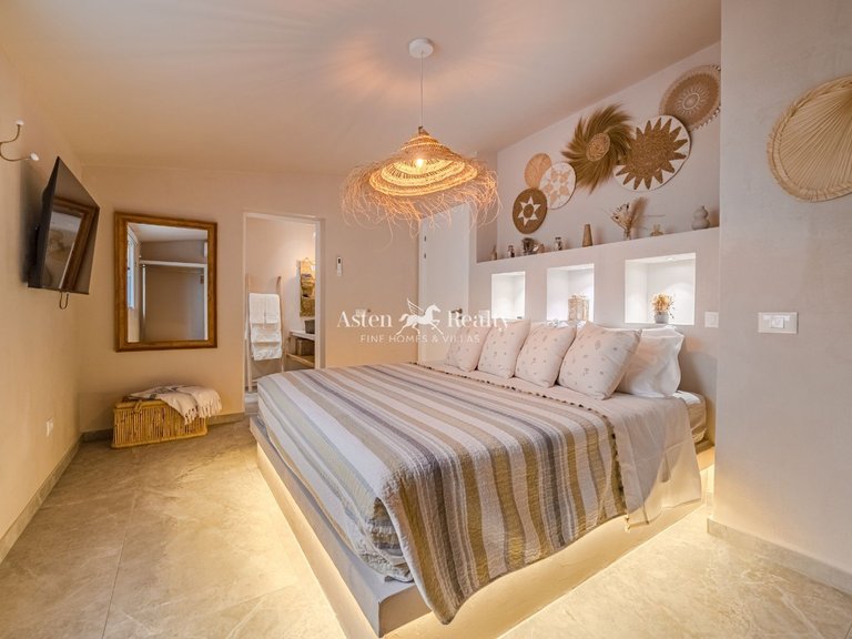 Villa for Sale in Chayofa, Tenerife 41