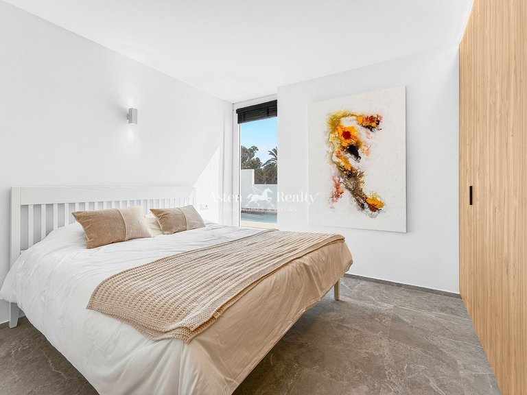 Villa for Sale in Costa Del Silencio, Tenerife 8