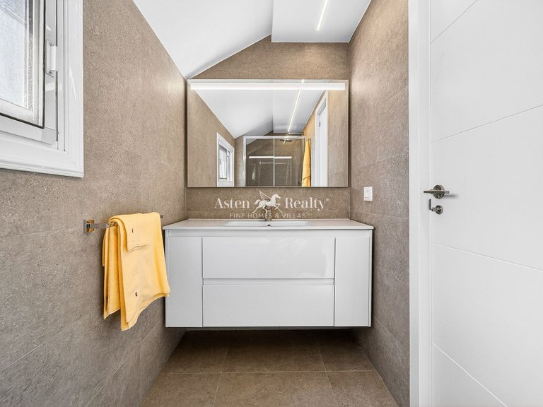 Penthouse for Sale in Playa De Las Américas, Tenerife 6