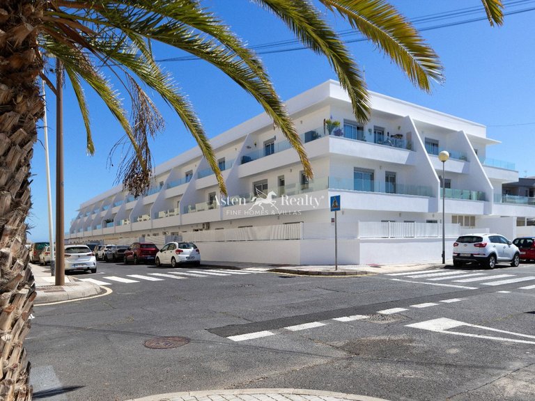 Apartment for Sale in Los Abrigos, Tenerife 2