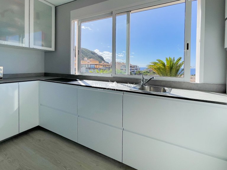 Apartment for Sale in Playa De Los Cristianos, Tenerife 9