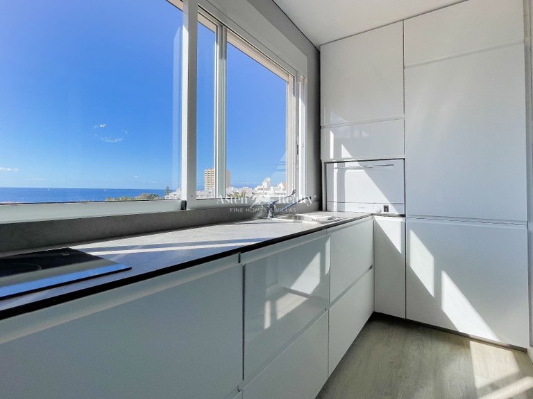 Apartment for Sale in Playa De Los Cristianos, Tenerife 11