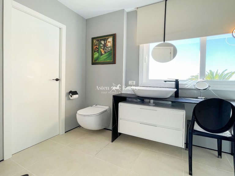 Apartment for Sale in Playa De Los Cristianos, Tenerife 16