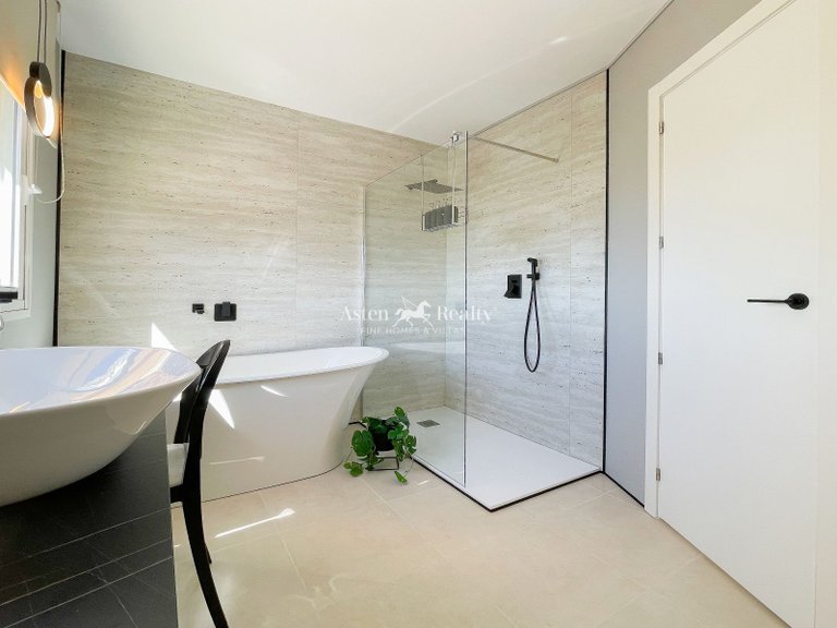 Apartment for Sale in Playa De Los Cristianos, Tenerife 17