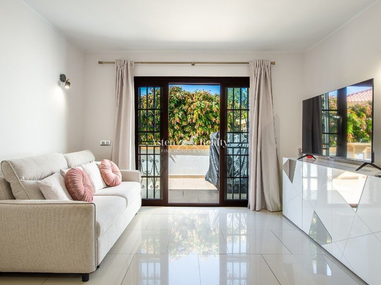 Apartment for Sale in San Eugenio Alto, Tenerife 4