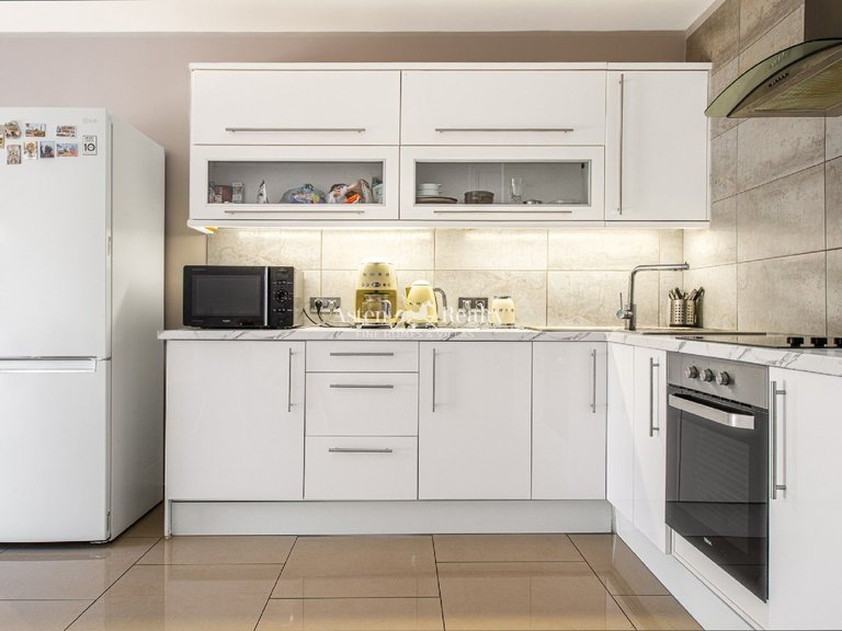 Apartment for Sale in San Eugenio Alto, Tenerife 6