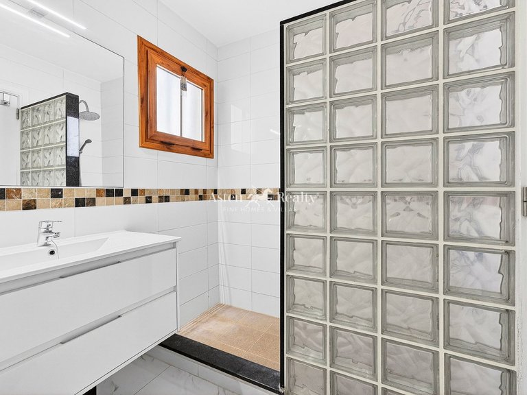 Apartment for Sale in Playa De Los Cristianos, Tenerife 15