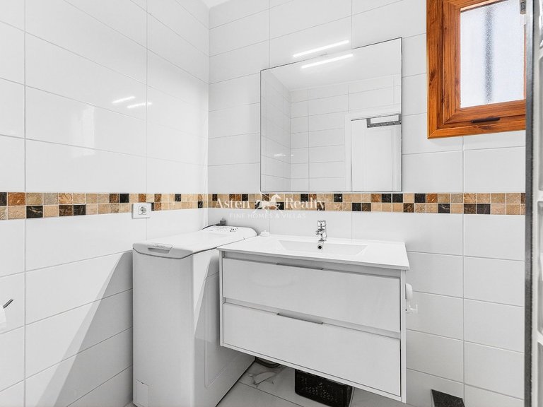 Apartment for Sale in Playa De Los Cristianos, Tenerife 16
