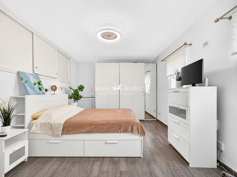 Town House for Sale in San Eugenio Alto, Tenerife 14