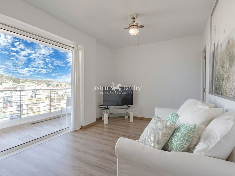 Apartment for Sale in Playa De Los Cristianos, Tenerife 4