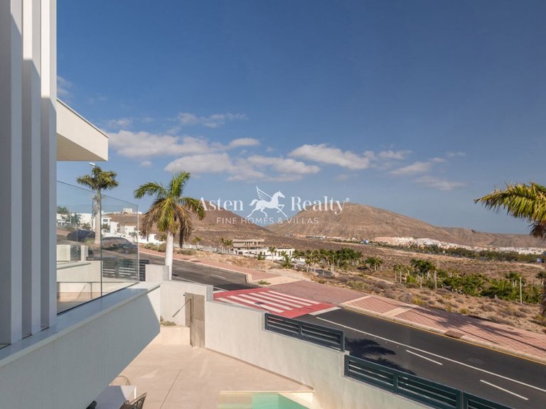 Villa for Sale in San Eugenio Alto, Tenerife 9
