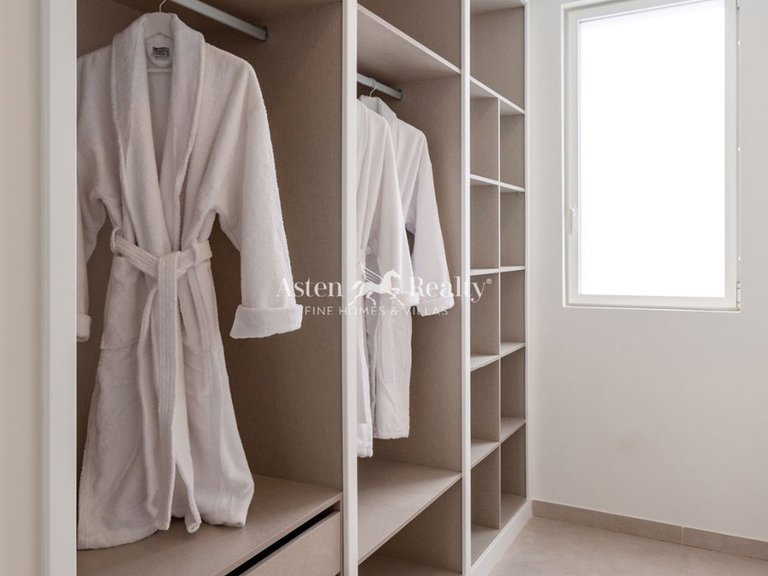 Villa for Sale in San Eugenio Alto, Tenerife 14