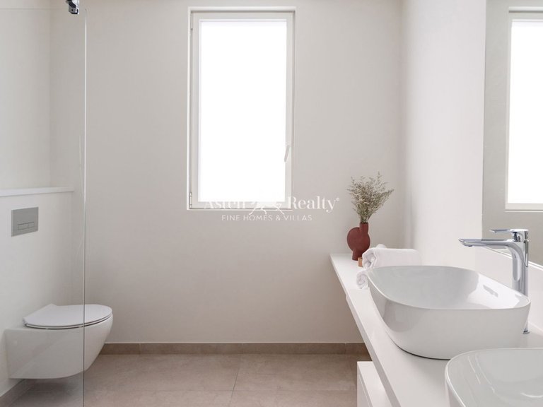 Villa for Sale in San Eugenio Alto, Tenerife 13