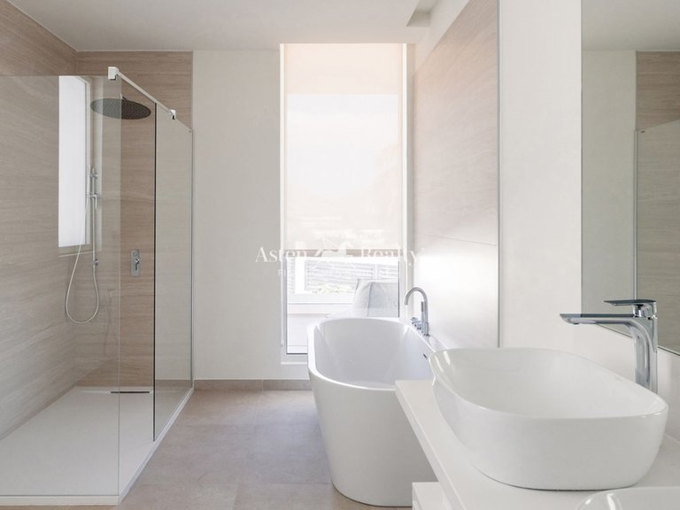 Villa for Sale in San Eugenio Alto, Tenerife 17