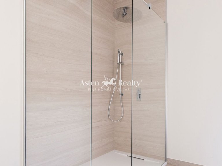 Villa for Sale in San Eugenio Alto, Tenerife 18