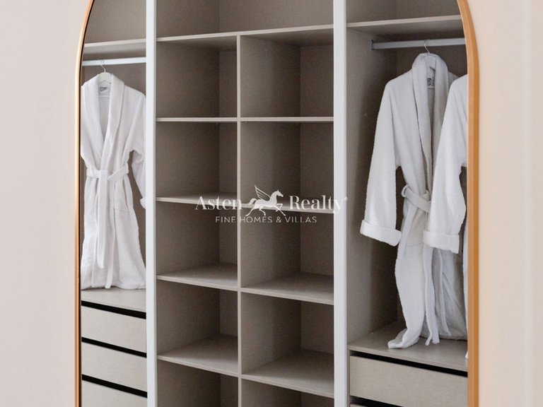 Villa for Sale in San Eugenio Alto, Tenerife 15