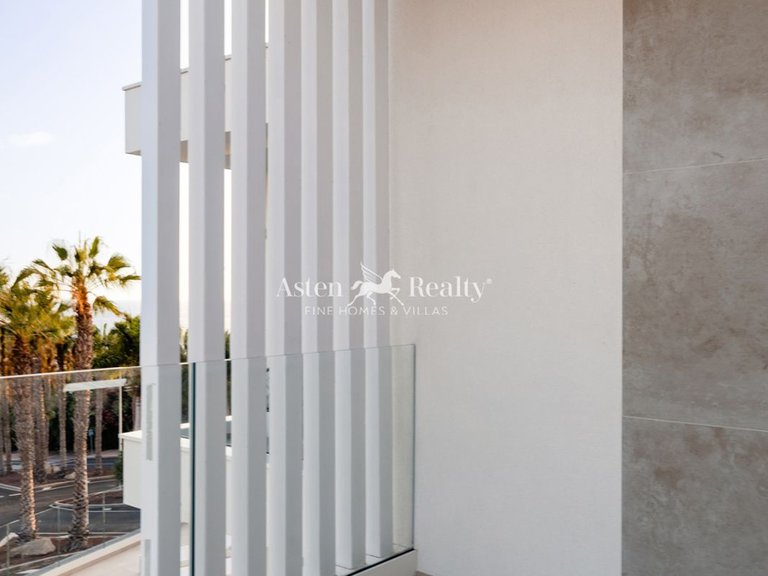 Villa for Sale in San Eugenio Alto, Tenerife 20