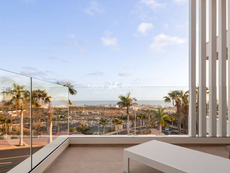 Villa for Sale in San Eugenio Alto, Tenerife 21