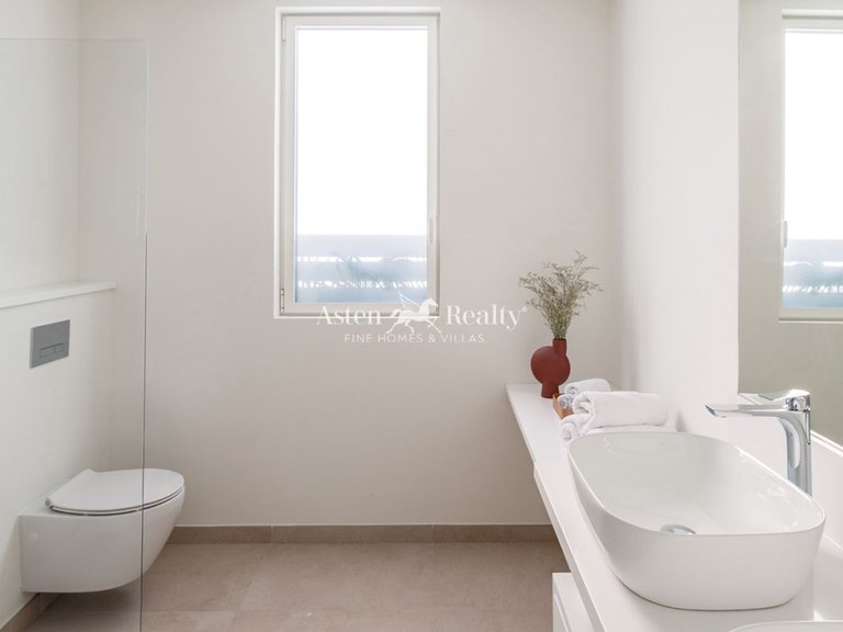 Villa for Sale in San Eugenio Alto, Tenerife 25